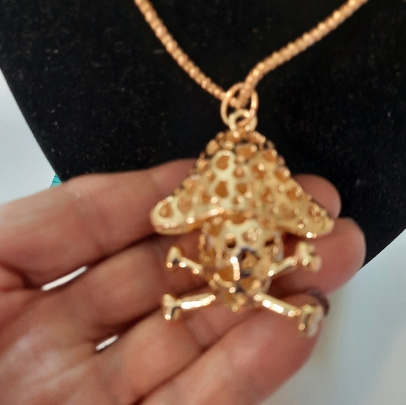 New Betsey Johnson Gold and Red Pirate Pendant Necklace - Picture 5 of 11